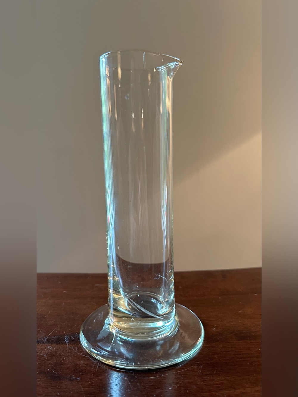 Beaker style clear glass vase •
Pour spout • vintage
